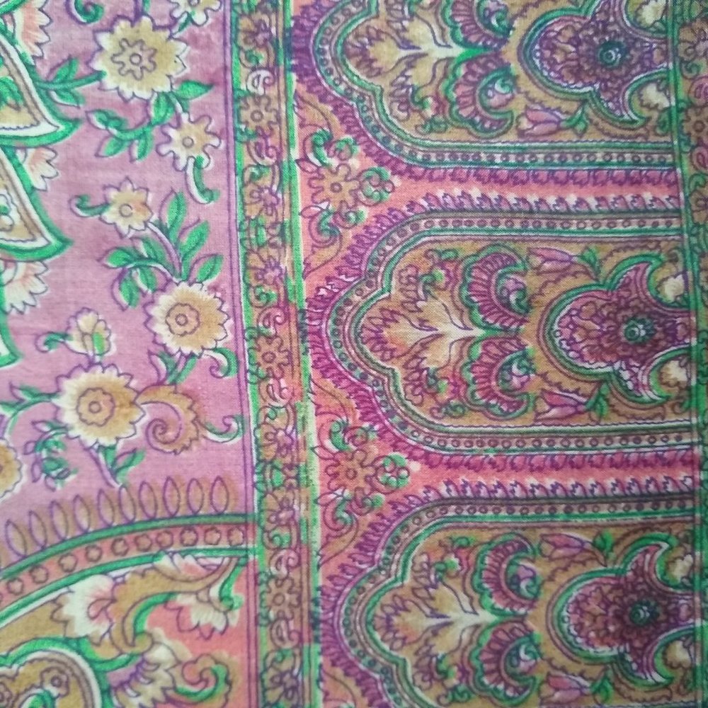 Gorgeous Rose Pink Silk Scarf Paisley India Soft - Picture 4 of 6